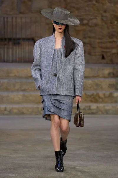 Look 7